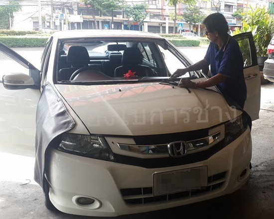 เปลี่ยนกระจกรถยนต์ 