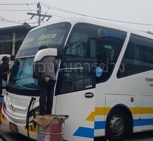 ติดตั้งกระจกรถทัวร์